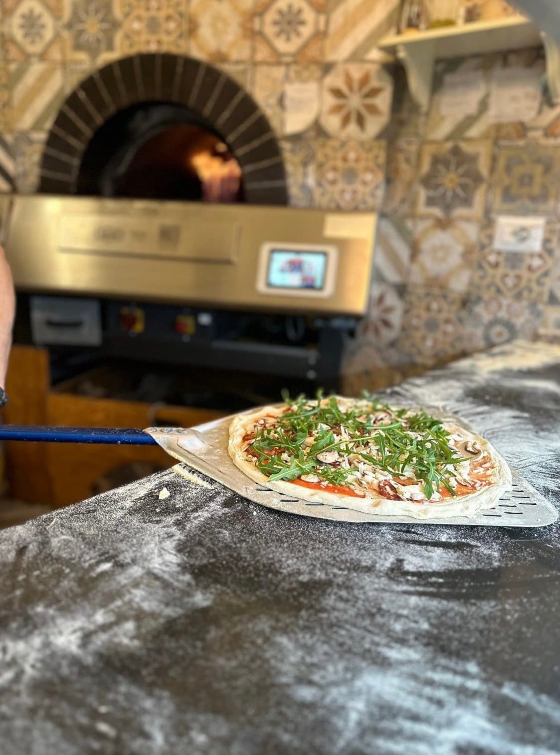 Pizza appena sfornata de La Prima